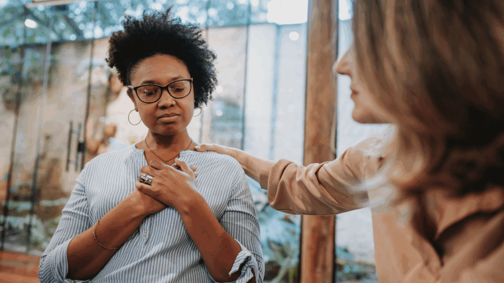 Postpartum doula comforts a mom who has just experienced a pregnancy loss.